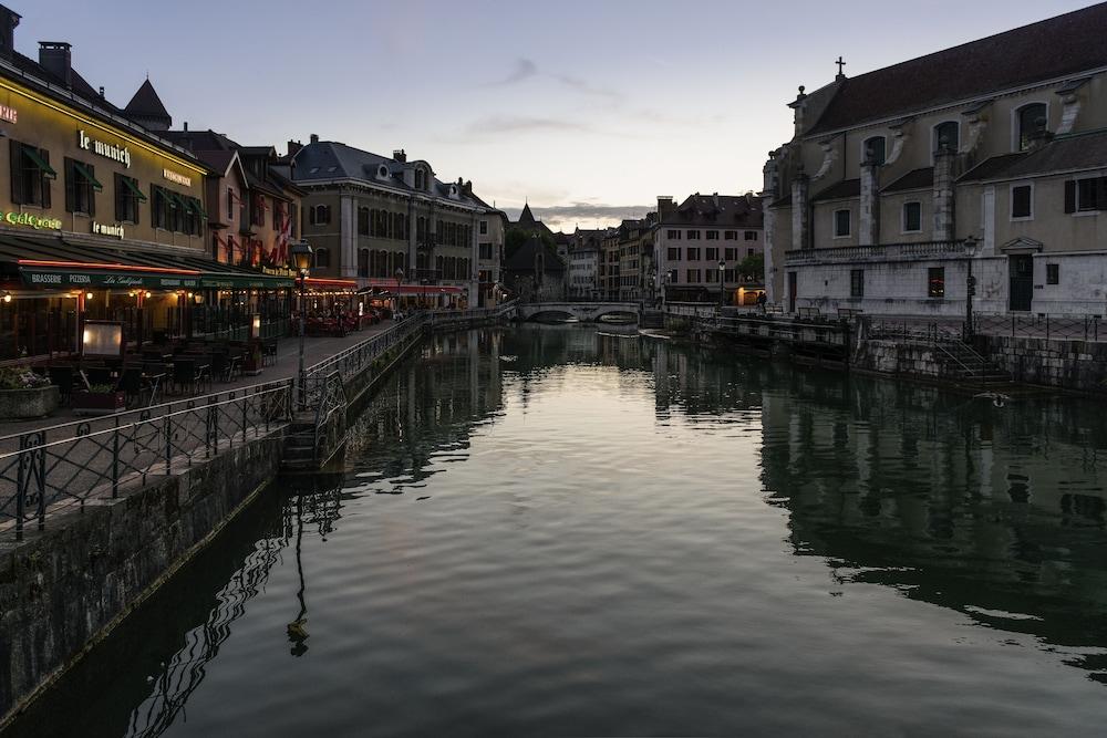 Greet Hotel Annecy Cran-Gevrier ภายนอก รูปภาพ